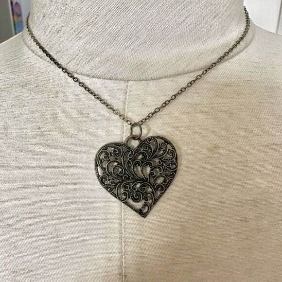 Bronze tone heart pendant necklace - Picture 1 of 7